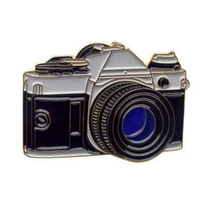 Pin de solapa Canon AE-1 35 mm cámara fotográfica pin esmaltado insignia - Imagen 1 de 5