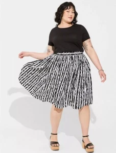 NWT Torrid Beetlejuice Skater Skirt With Pockets Plus Size 4X - Picture 1 of 7