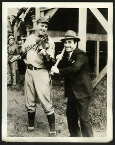 DIZZY DEAN Chicago Cubs Plays Fiddle 1939 8 x 10 Type 1 Original Photo - Picture 1 of 2