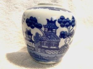 Blue Willow Ceramic Vase Blue White Japanese Design 4" T x 3 3/4" W Japan 70s - Picture 1 of 7