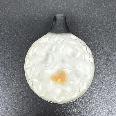 Colgante hecho a mano arte en vidrio boro tallado en arena con ópalo naranja y formas geométricas Foto 1 de 4