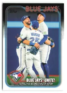 2024 Topps Blue Jays uniti!: Outfield Hug Becomes Staple of Victory #167 - Foto 1 di 2