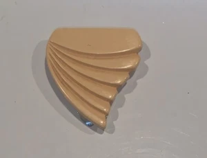 Vintage Bakelite Dress Clip Pin Carved Pattern Yellow Fur Shoe Sweater Brooch - Picture 1 of 6
