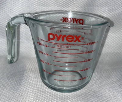 🇺🇸 Pyrex Clear Measuring Cup W/ Red Letters 2 Cup  USA - Image 1 of 4