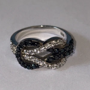 Impresionante Anillo Trenzado con Piedras Circonita Blanca y Negra Plata de Ley Talla 5 - Imagen 1 de 5