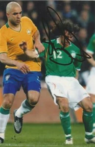 IRELAND, READING, WOLVES & HULL: STEPHEN HUNT SIGNED 6x4 ACTION PHOTO+COA - Picture 1 of 1