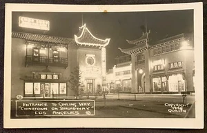 Echt Foto RPPC Los Angeles CA Ginling Way Chinatown am Broadway Nachtansicht - Bild 1 von 2