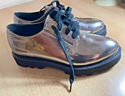 BIBI LOU - NUOVE! MOCASSINI STRINGATI DONNA COLOR ARGENTO Shoes - Scarpe n. 38 - Immagine 1 di 4