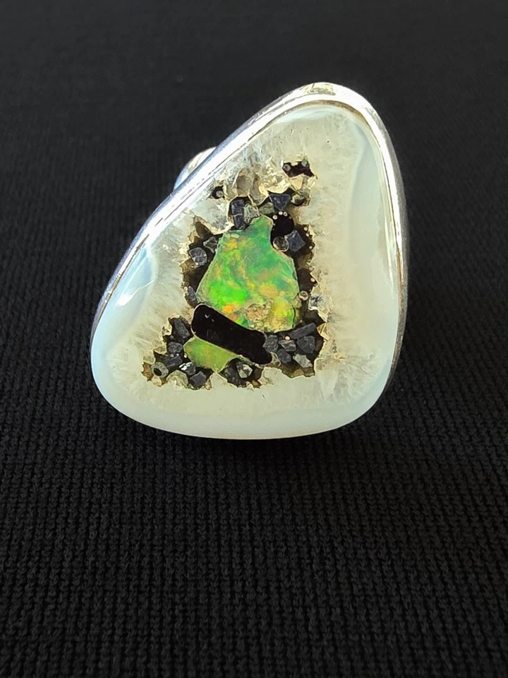 Уникальная агатовая жеода ручной работы с инкрустацией опалом: чистое серебро размер 10 - Изображение 1 из 4