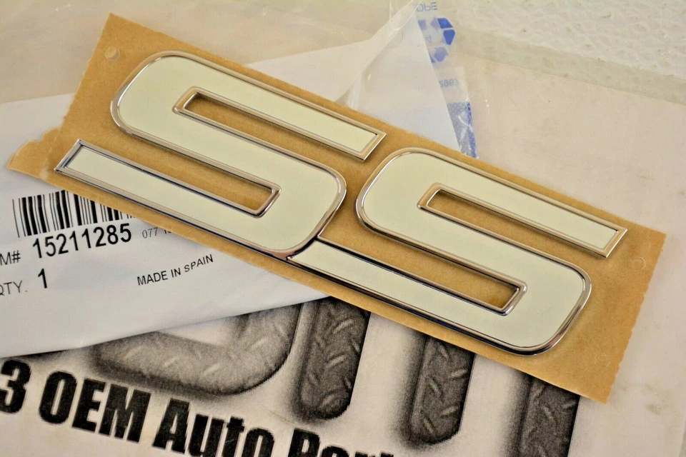 2005-2009 Chevrolet Trailblazer 2008-2010 HHR SS Door white Emblem new OEM - Image 1 of 1