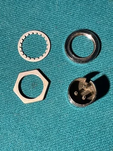 Microphone type plug, 3 pin male, panel mount - Picture 1 of 2