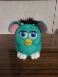 1998 McDonald's Furby Happy Meal Peek-a-boo Toy Teal Body Black Tuft Blue Eyes - Picture 1 of 3