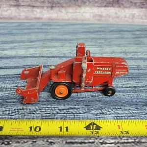 Vintage 1/64 scale Lesney massey Ferguson combine missing parts red/orange - Picture 1 of 8