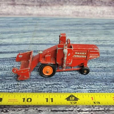 Vintage 1/64 scale Lesney massey Ferguson combine missing parts red/orange  - Image 1 of 4