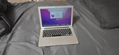 Apple MacBook  AIR 13-inch 2015 Core I5 - Image 1 of 4