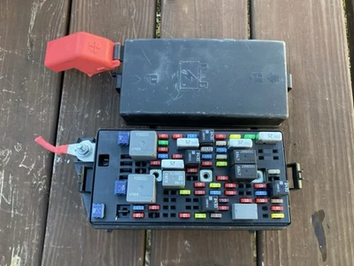 Buick Lucerne Cadillac DTS 2008-2011 caja de fusibles trasera debajo del asiento OEM 1359 9107 Foto 1 de 4