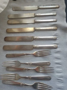 11 Pc Double SHELL Pattern Silverplated Flatware by Wm A Rogers 6 Knives 5 Forks - Picture 1 of 4