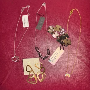 5 Stk. Schmuck Konvolut - NEU - Halsketten - Armband - Ohrringe - Weihnachtsgeschenk würdig - Bild 1 von 8