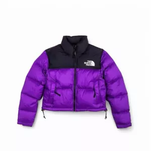 Neu mit Etikett The North Face Nuptse kurze kurze gefütterte Jacke in Peak Purple Large - Bild 1 von 1