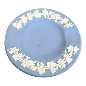WEDGWOOD BLUE JASPERWARE SMALL ASHTRAY BLUE AND WHITE MADE IN ENGLAND - Picture 1 of 5