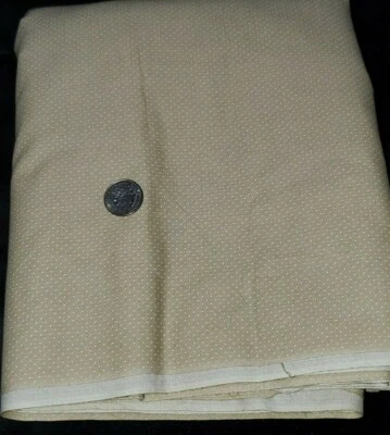 Tela de costura de edredón de 8 yardas color tostado rural con pequeños puntos blancos  Foto 1 de 3