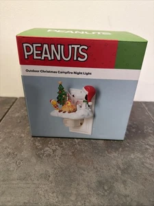 Neu Peanuts Snoopy & Woodstock Weihnachtsbaum flackerndes Lagerfeuer Nachtlicht  - Bild 1 von 5