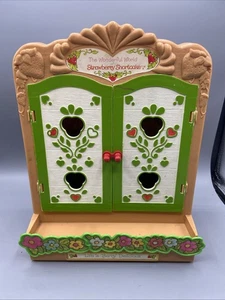 Estuche de transporte Strawberry Shortcake BERRY PATCH Kenner 1982 Mini Figura Gabinete - Imagen 1 de 20