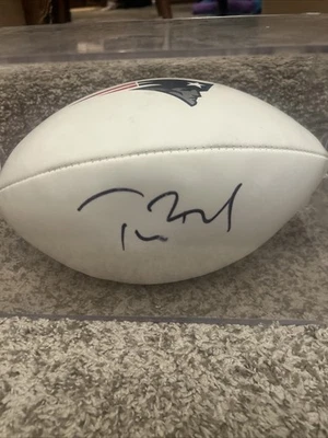 TOM BRADY SIGNED PSA DNA FOOTBALL PATRIOTS “The Duke” Patriots Best Buddies - Image 1 of 4