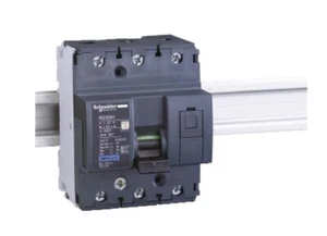 Interruptor Schneider Electric 18724 NG125 NG125H 3P 16A curva C nuevo - Imagen 1 de 1