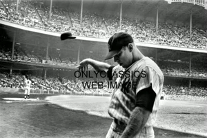 BASEBALL PLAYER LEGEND MICKEY MANTLE NEW YORK YANKEES STADIUM 12X18 PHOTO POSTER - Picture 1 of 1