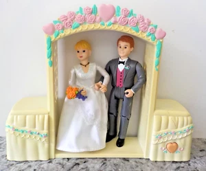 Vintage Fisher Price 1999 Loving Family Bride & Groom + Musical Wedding Arch - Picture 1 of 11