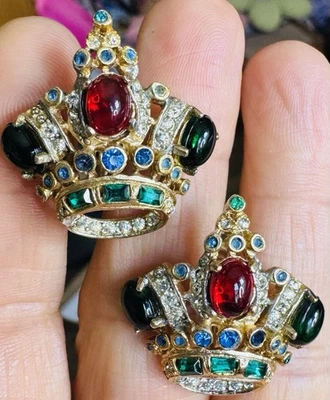 Pendientes Coro vintage firmados corona con joyas con tornillos Foto 1 de 4