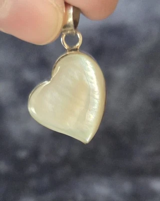 PLATA ESTERLINA 925 COLGANTE CORAZÓN MADREPERLA ESTAMPADO ESPALDA LISA 3,31g  Foto 1 de 4