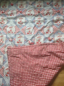 Manta pequeña vintage Holly Hobbie imitación edredón 45" x 52" enaguas y pantalones - Imagen 1 de 6