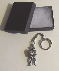 F) KEYRING PEWTER ROMAN GLADIATOR THRACIAN WARRIOR FIGHTER SOLDIER FIGURE - Picture 1 of 3