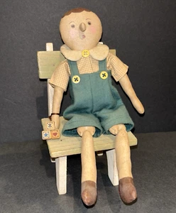 Gail Wilson signierte Puppe Pinocchio gelenkig bemalt Stoffspielzeug 1990 mit Spielzeug & Stuhl - Bild 1 von 20