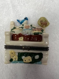 Trinket Box Porcelain Hinged multicolor garden bird hat Flowers's bench - Picture 1 of 8