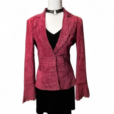 Jaqueta dos sonhos Y2K da Georgiou Studio. Jaqueta de camurça fúcsia. Tamanho 4.  - Imagem 1 de 4