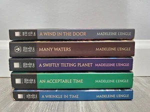 A Wrinkle in Time Quintet Complete Series / Set by Madeleine L'Engle - Foto 1 di 14