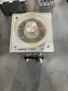 RELÉ DE SINCRONIZACIÓN OMRON H3BA-8H CON BASE DE ZÓCALO W555 - Imagen 1 de 1