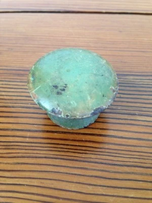 Tirador de cajón de perilla redonda abovedada pintada verde azulado antiguo primitivo Foto 1 de 4