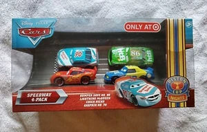 Disney Cars Skyline PARAGOLPES AHORRA GASPRIN CHICK PAQUETE DE 4 BUEN PAQUETE - Imagen 1 de 3