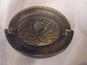 1 tirador de cajón vintage de latón Hepplewhite - Imagen 1 de 2