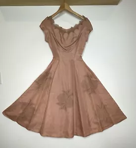 Vintage 50er Jahre Jakobsmuschel Kleid Fit Flare Spitzenbesatz Taille 25 1/2 SIEHE FEHLER WIE GEFUNDEN - Bild 1 von 15