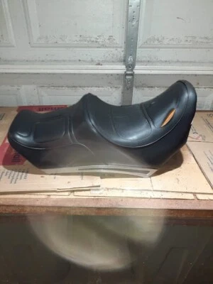 Asiento usado para una motocicleta Yamaha XV 500 Virago 1983 Foto 1 de 4