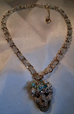 Collar Colgante Calavera Azúcar Cristal y Flor Tono Dorado Betsey Johnson Nuevo con Etiquetas Foto 1 de 3
