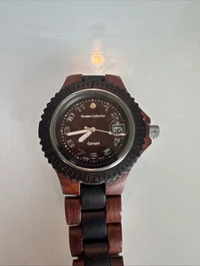 holzfarbene Uhr mit Strukturband schwarz und braun Holz Konvolut - Bild 1 von 3