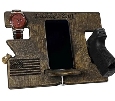 Estación de acoplamiento de madera con soporte para hombre para accesorios Foto 1 de 3