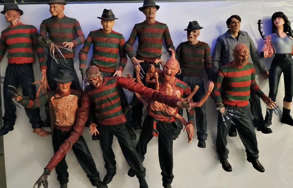 Lote de 11 NECA Ultimate a Nightmare On Elm Street Freddy Krueger - Imagem 1 de 4