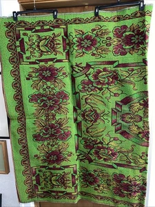 Throw blanket Vibrant Green w/ red & gold vintage 55” X 83” See pics BS16 - Picture 1 of 11